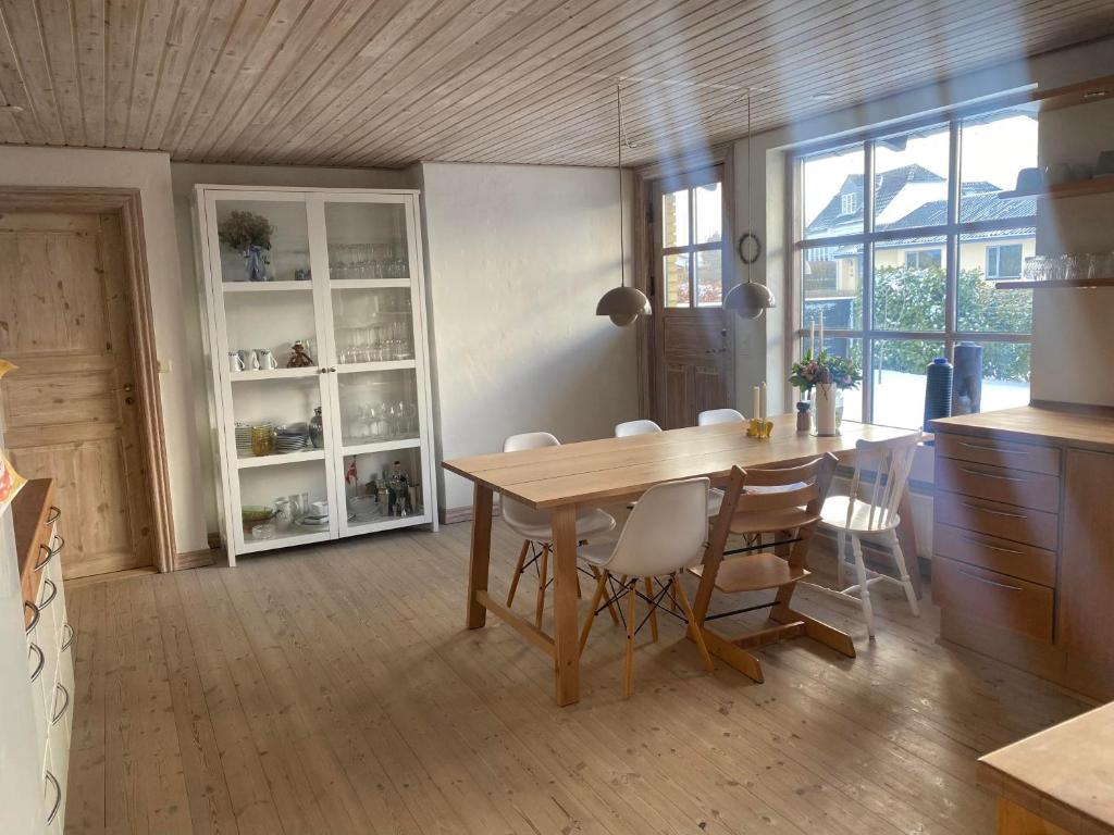 Spacious 3-bedroom house photo 3