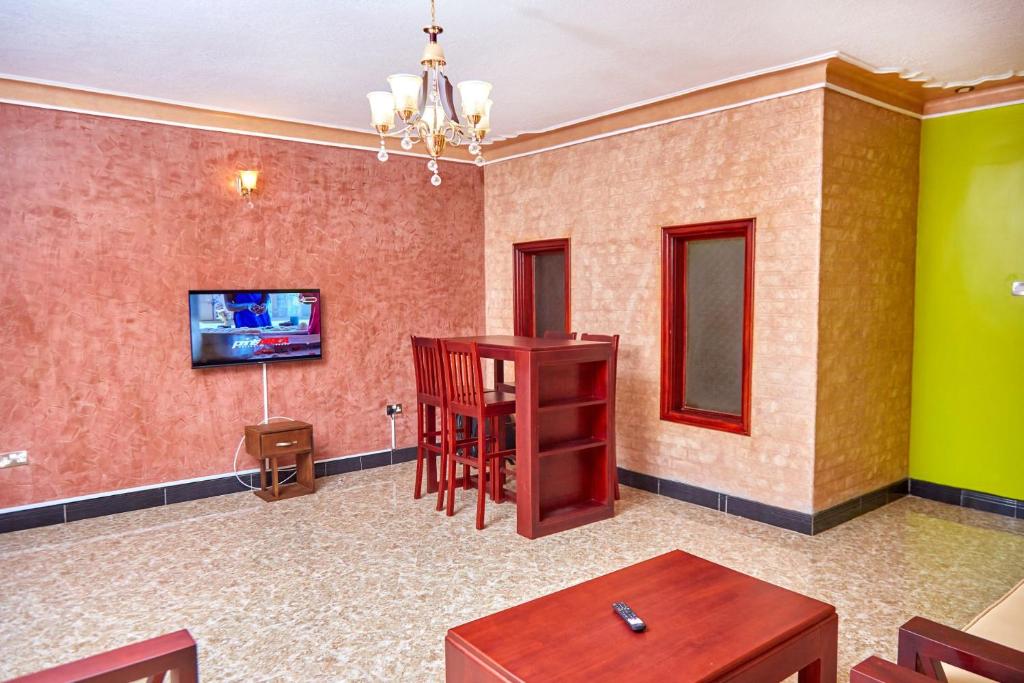 Eagle Apartments photo 3