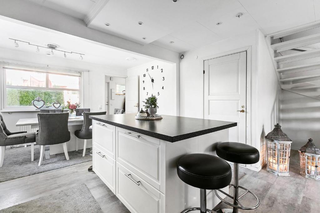Stort tre plans hus i Vallentuna photo 3
