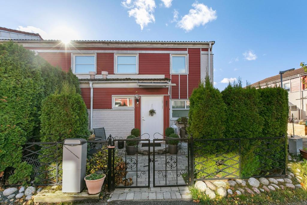 Stort tre plans hus i Vallentuna photo 1