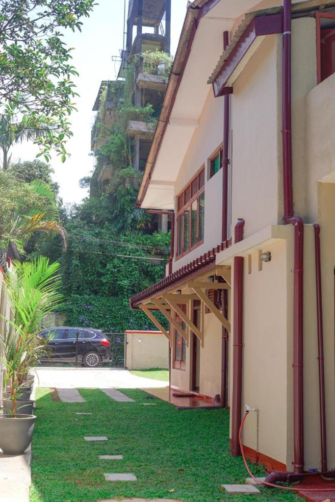 One Bedroom Luxury Home in Colombo photo 1