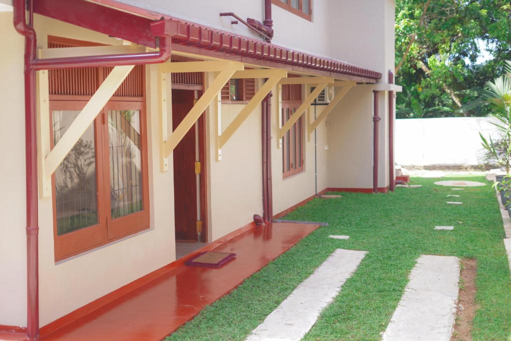 One Bedroom Luxury Home in Colombo photo 2