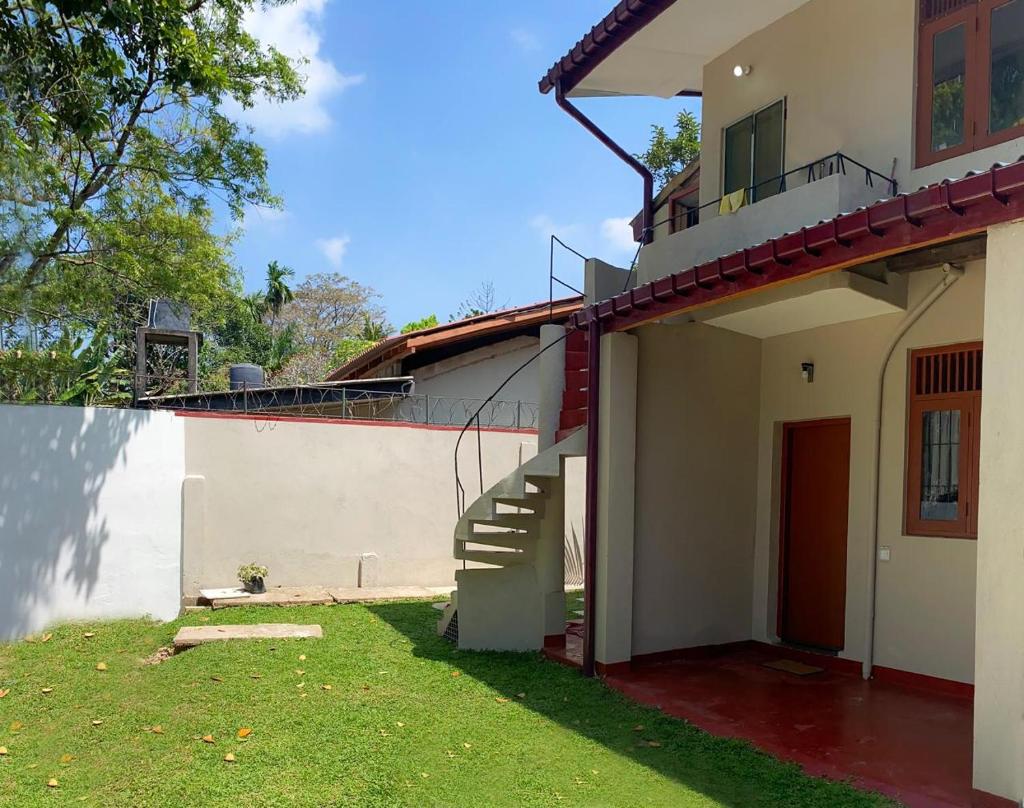 One Bedroom Luxury Home in Colombo photo 4