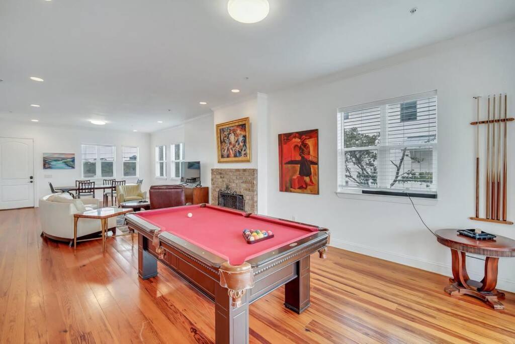 Unique 5 BDR Home on the Marsh! HOT TUB amazing su photo 3