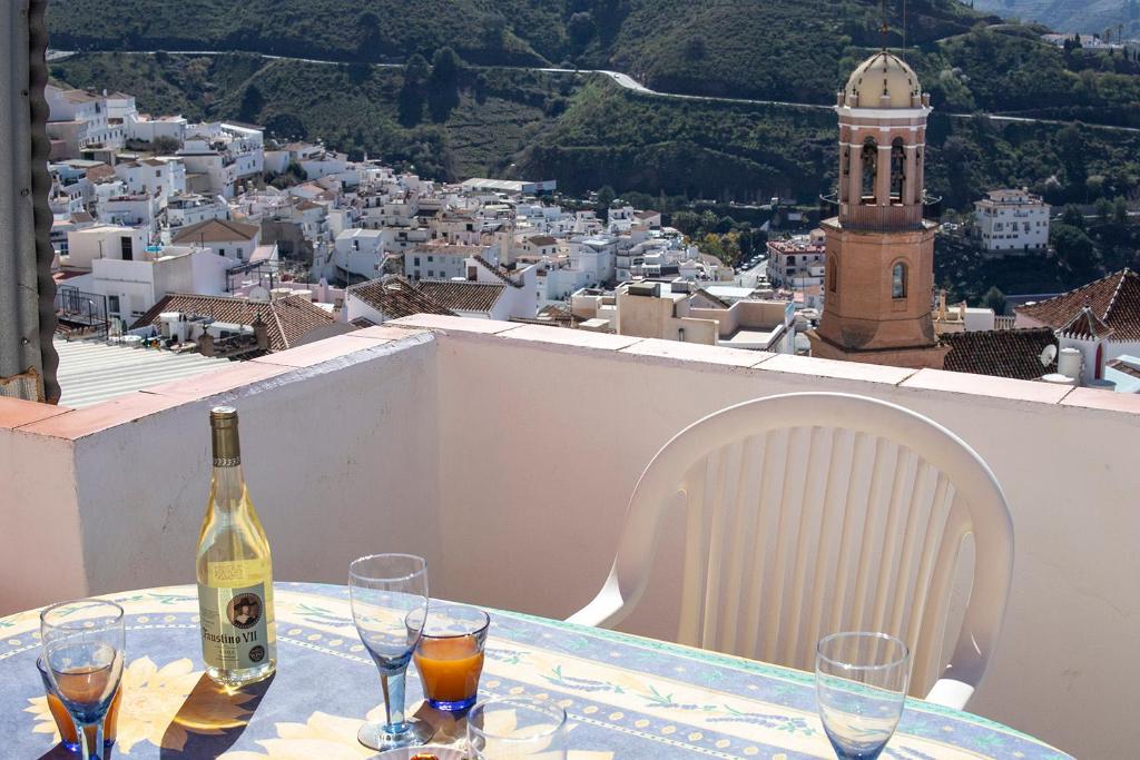 Casa Marlo, Spacious House in the Lively Centre of Cómpeta photo 4
