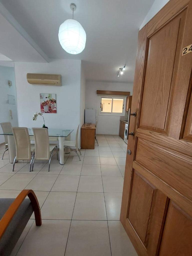 Sunny 2 Bedroom Larnaca Center photo 2