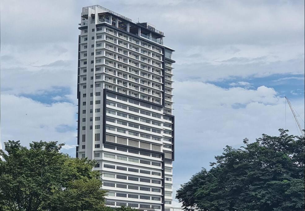 Luxury Condominium - The Residences BGC Taguig