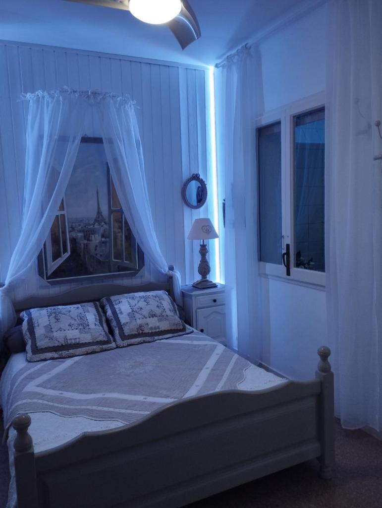 CHAMBRES D'HÔTES CHEZ CATHERINE A REUS chambre de Paris avec salle de bains privée photo 3