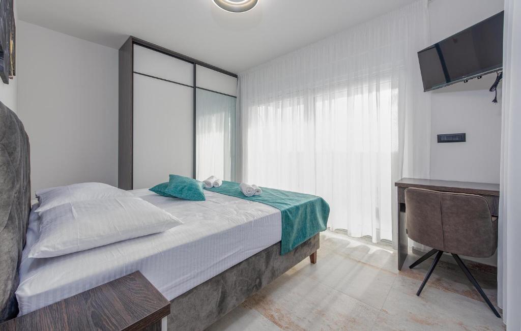 4 Bedroom Gorgeous Home In Murvica photo 2