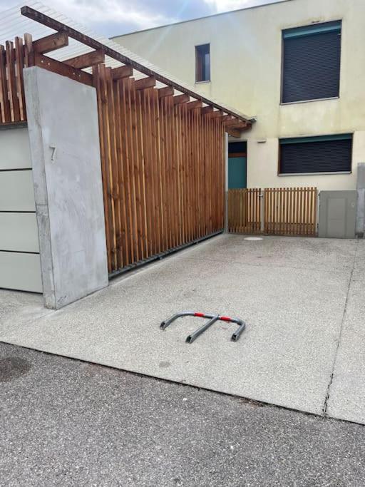 Maison avec terrasse et garage proche tram photo 2