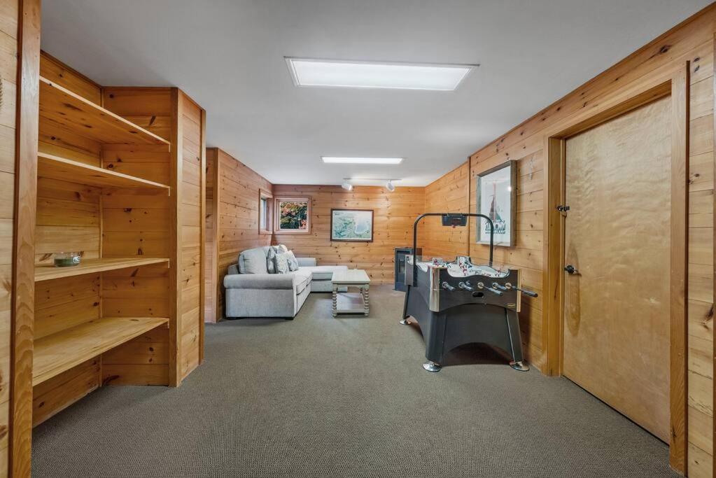 Serene Spacious Home in Creemore photo 2