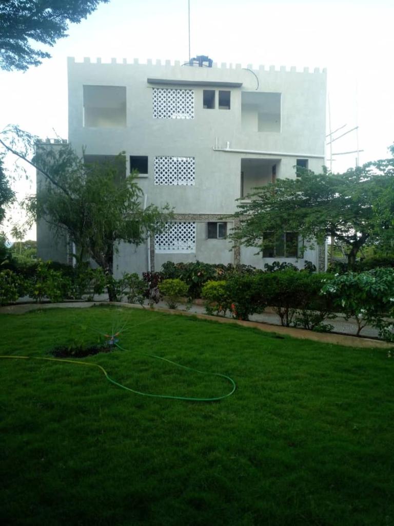 Mikoko Beach & Cottages photo 3