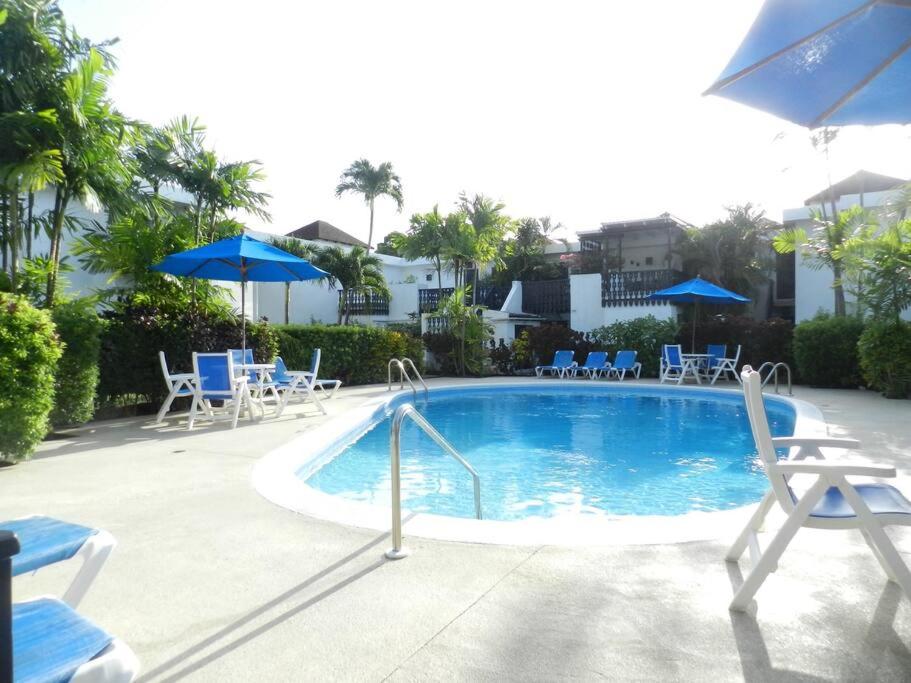 Studio apartment in heart of south coast Barbados photo 4