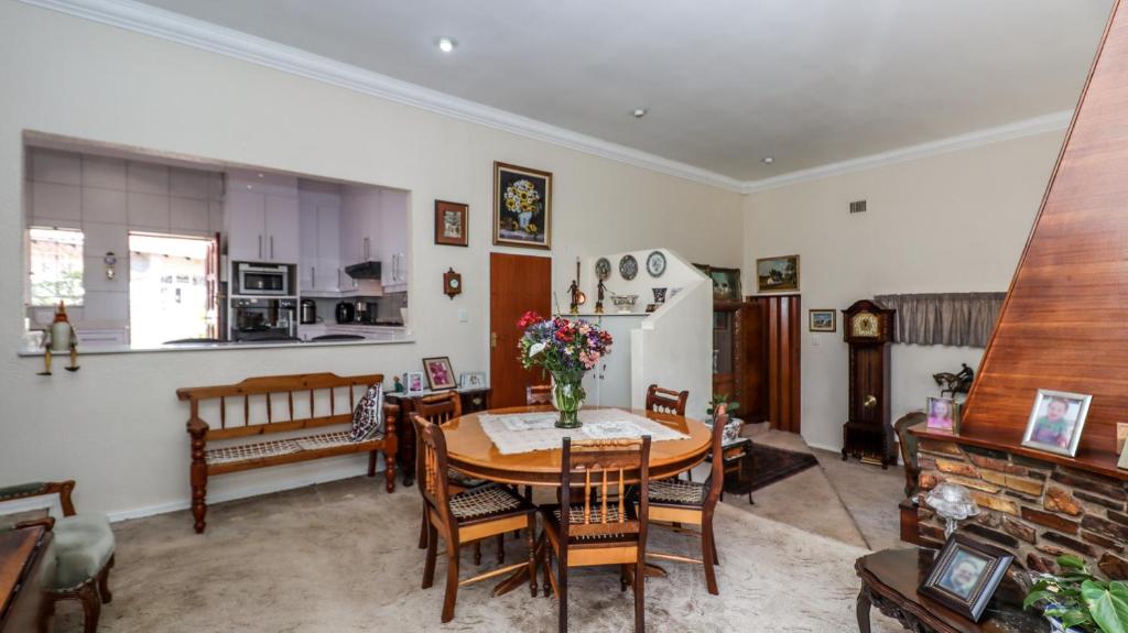 BEDFORDVIEW B&B ENTIRE ONE BEDROOM CLUSTERs photo 2