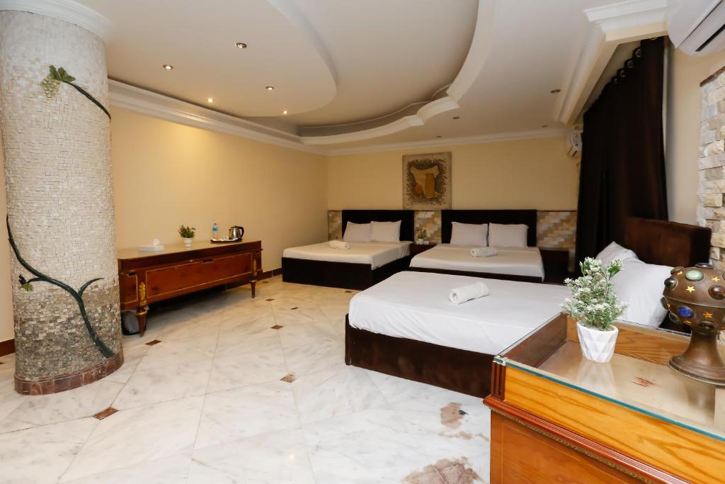 Turquoise Pyramids palace Room Type - Deluxe King Suite