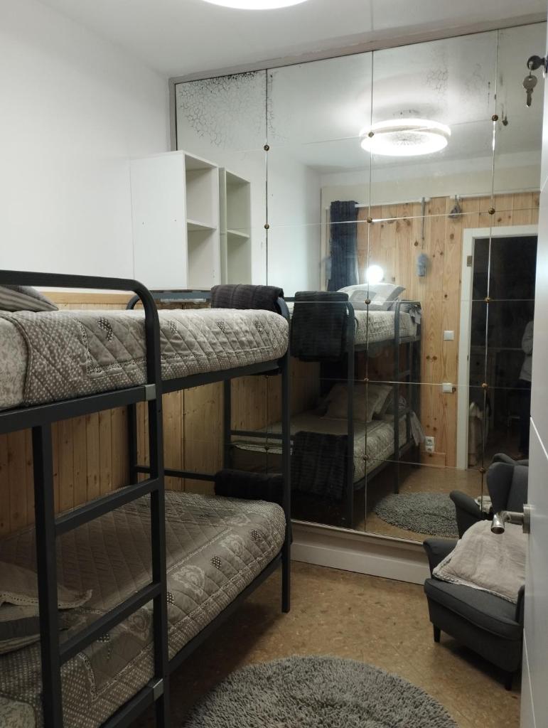 PETITE CHAMBRE D'HÔTES avec SALLE DE BAINS PRIVEE CHEZ CATHERINE A REUS photo 3