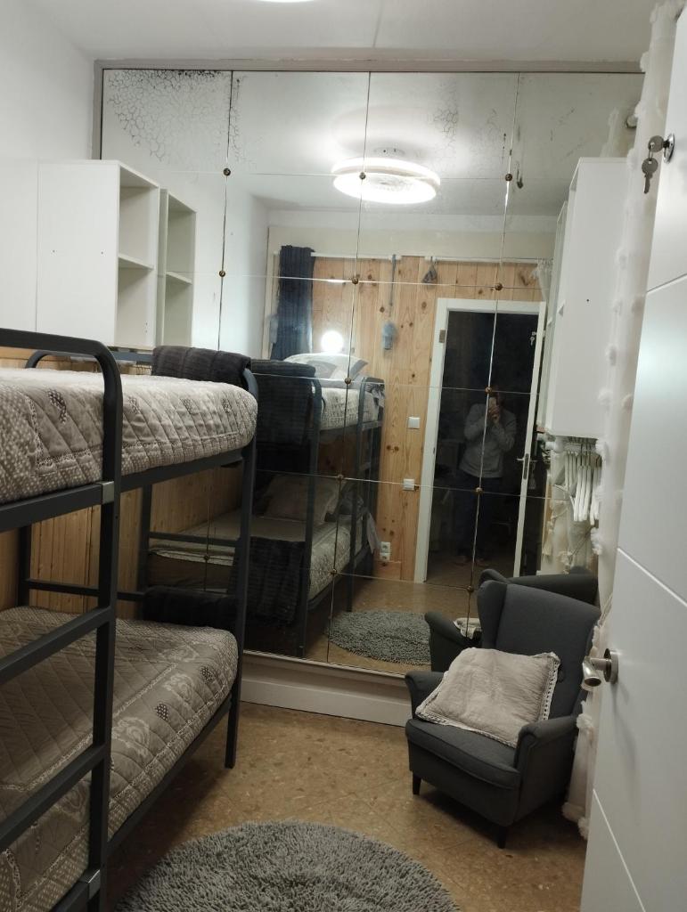 PETITE CHAMBRE D'HÔTES avec SALLE DE BAINS PRIVEE CHEZ CATHERINE A REUS photo 1