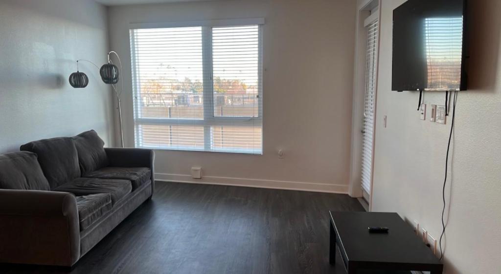 Glendale Charm: Stylish 1 Bedroom Retreat for Your Perfect Getaway! photo 1