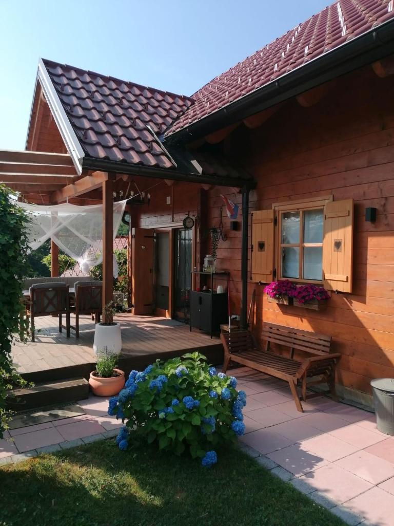 Drvena kuća Marta photo 1
