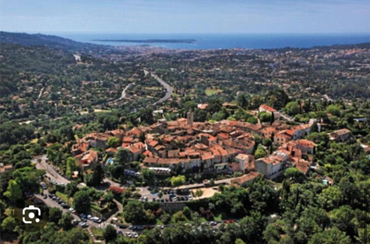 Mougins le Haut - Rez de Jardin photo 4