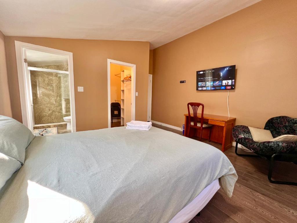 Newly Renovated Home in Central Aurora photo 2