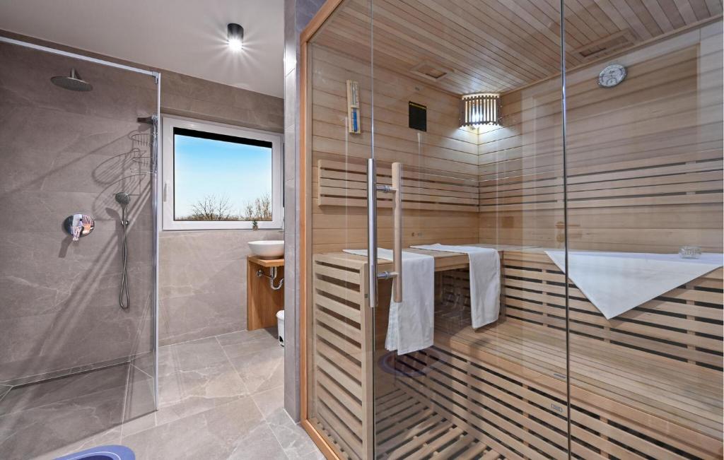 4 Bedroom Stunning Home In Vinogradi Ludbreski photo 3