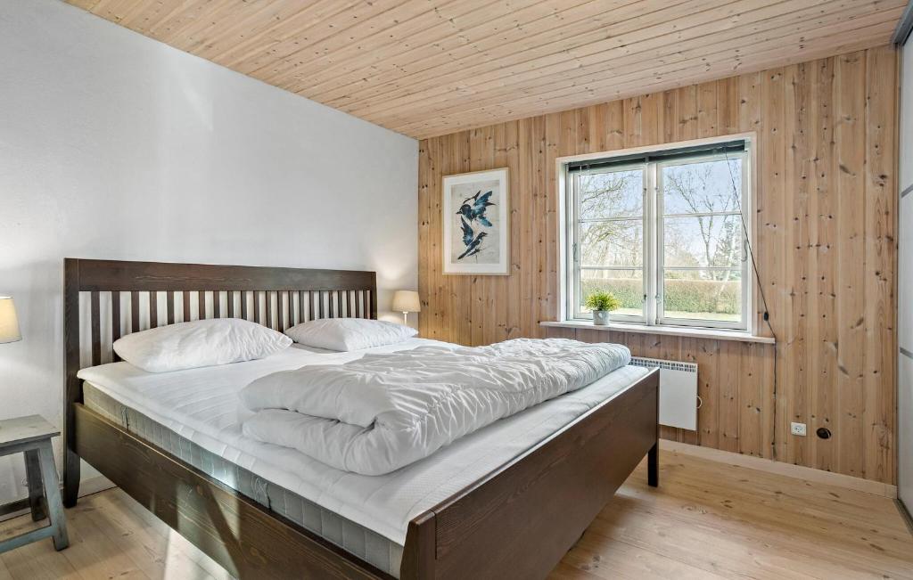 3 Bedroom Pet Friendly Home In Hjslev photo 4