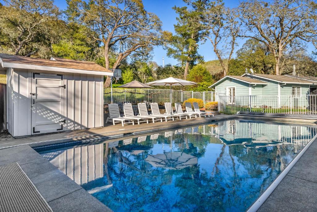 Glen Ellen Home with Lush Yard and Pool in Wine Country