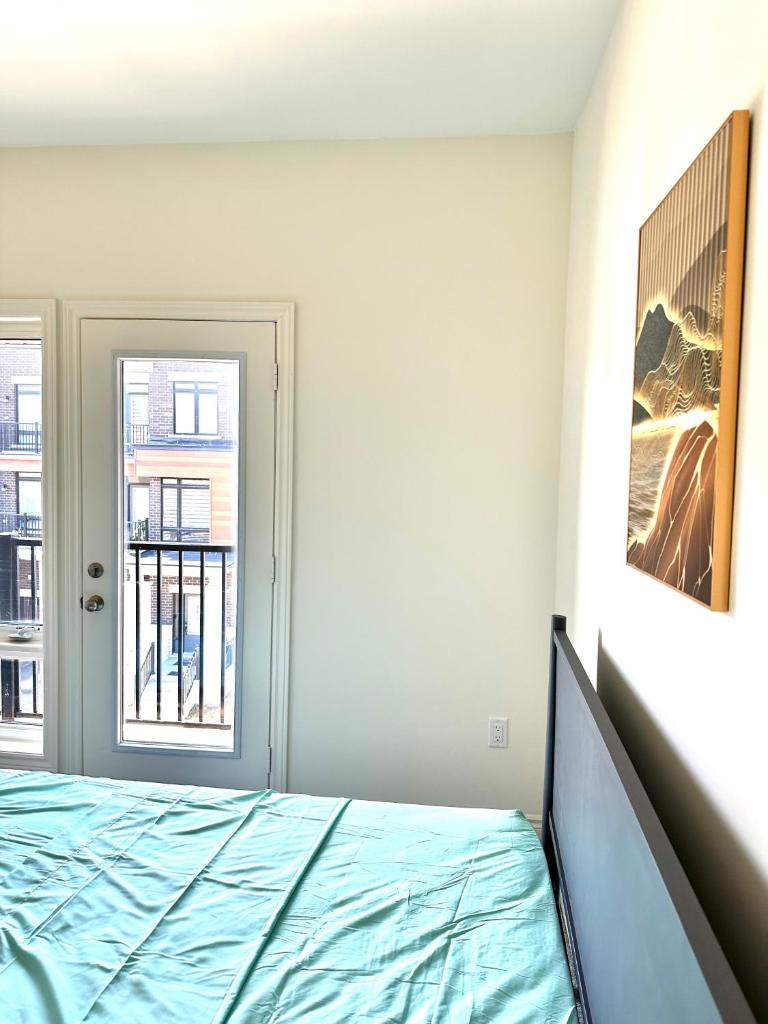 Private room in a Brand new House-Ajax-Greater Toronto, 30 min to Pearson Airport photo 2