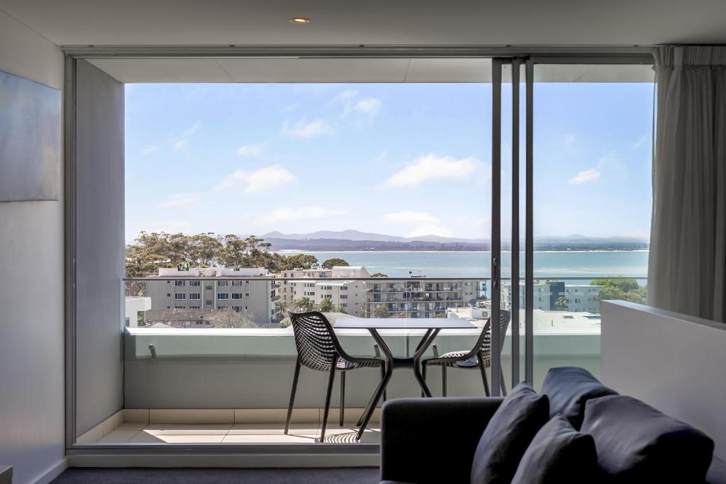 Oaks Nelson Bay Lure Suites photo 3