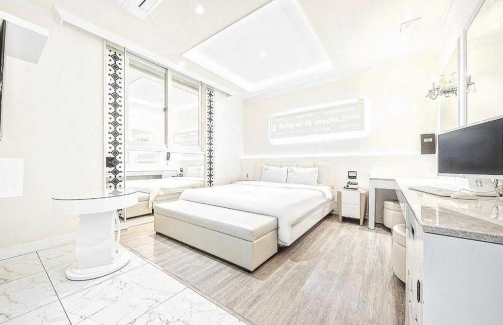Zara Hotel Peace Square photo 2