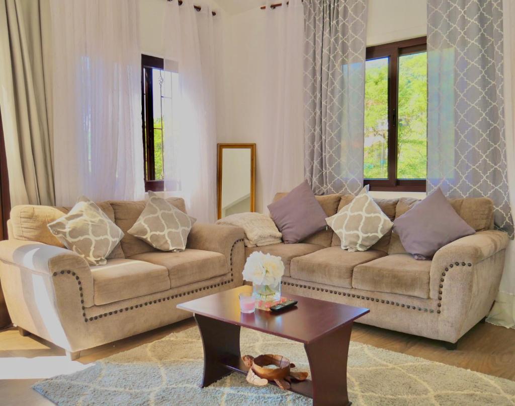 Roatan’s green view getaway.