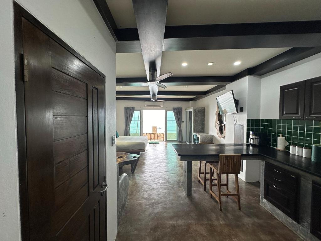 Ocean Front Apartments photo 4