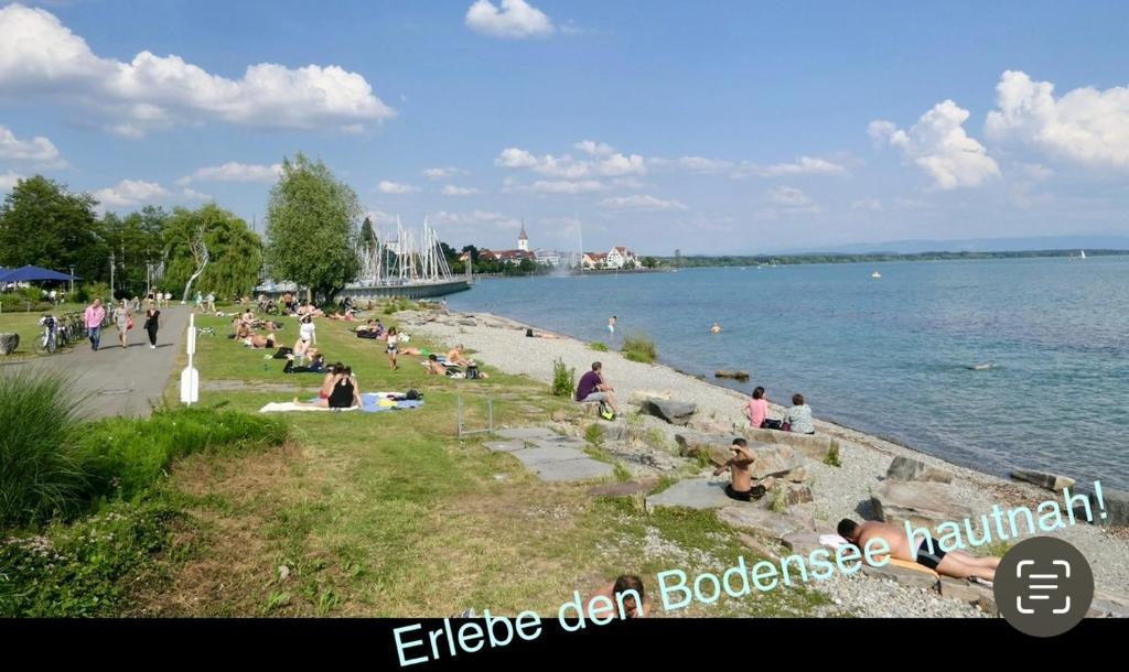 Ferienwohnung am Bodensee- zentrale Lage, free parking and wifi, 109 m2, privater Garten, 7 Gäste, 2x Kingsize Boxspringbett, familienfreundlich