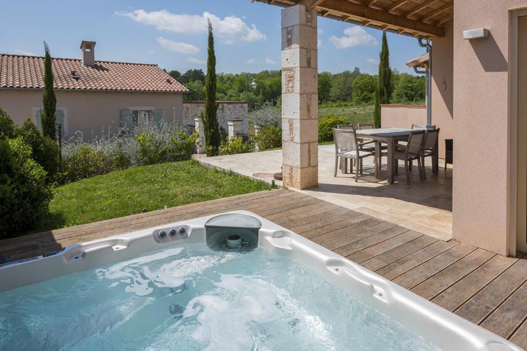 Domaine de la durantie - villa avec jacuzzi Room Type - Maison 2 chambres
