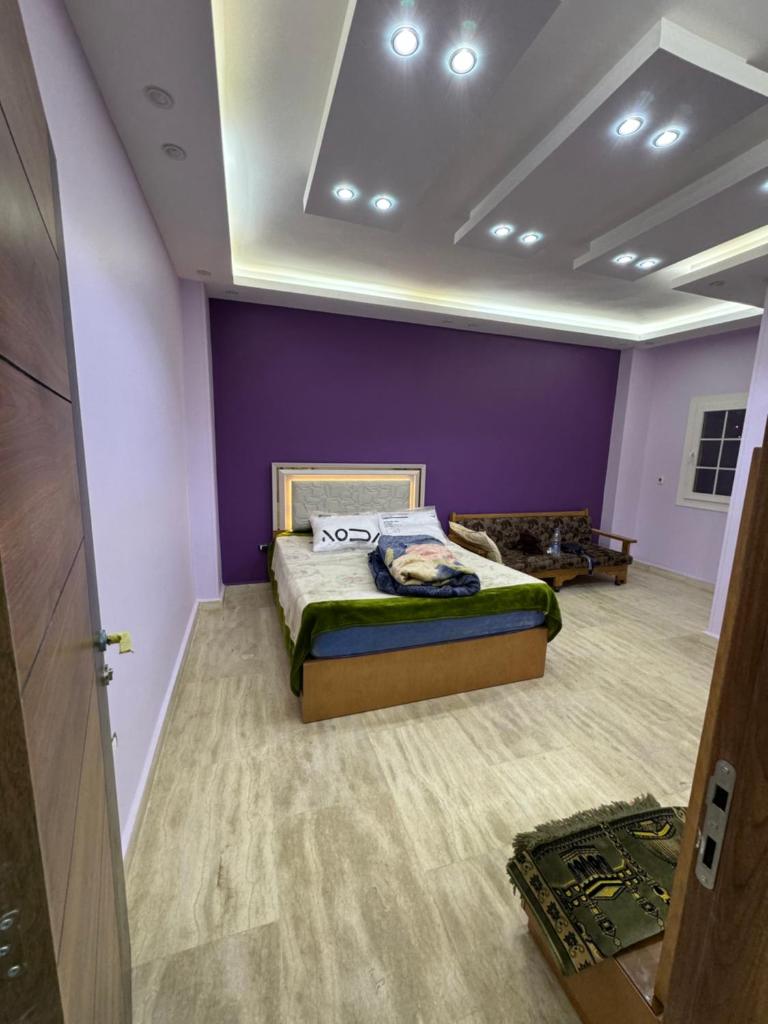 بالقرب من مدينتي شقه مميزه جديده ثلاث غرف وحمامين photo 3