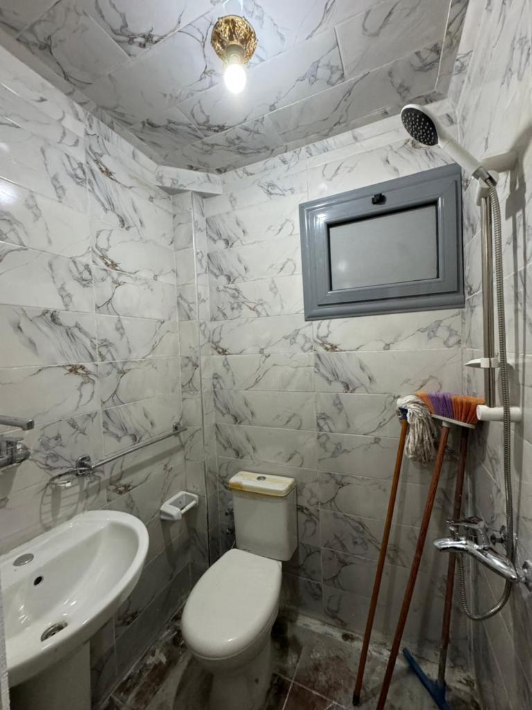 شقه غرفتين جديده وعفش جديد وفرش جديد photo 3