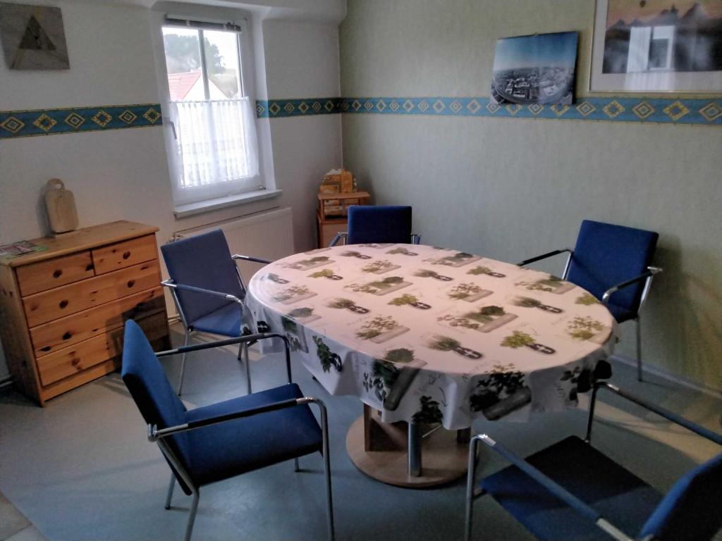Drei-Raum-Ferienwohnung Seeblick in der Altstadt photo 4