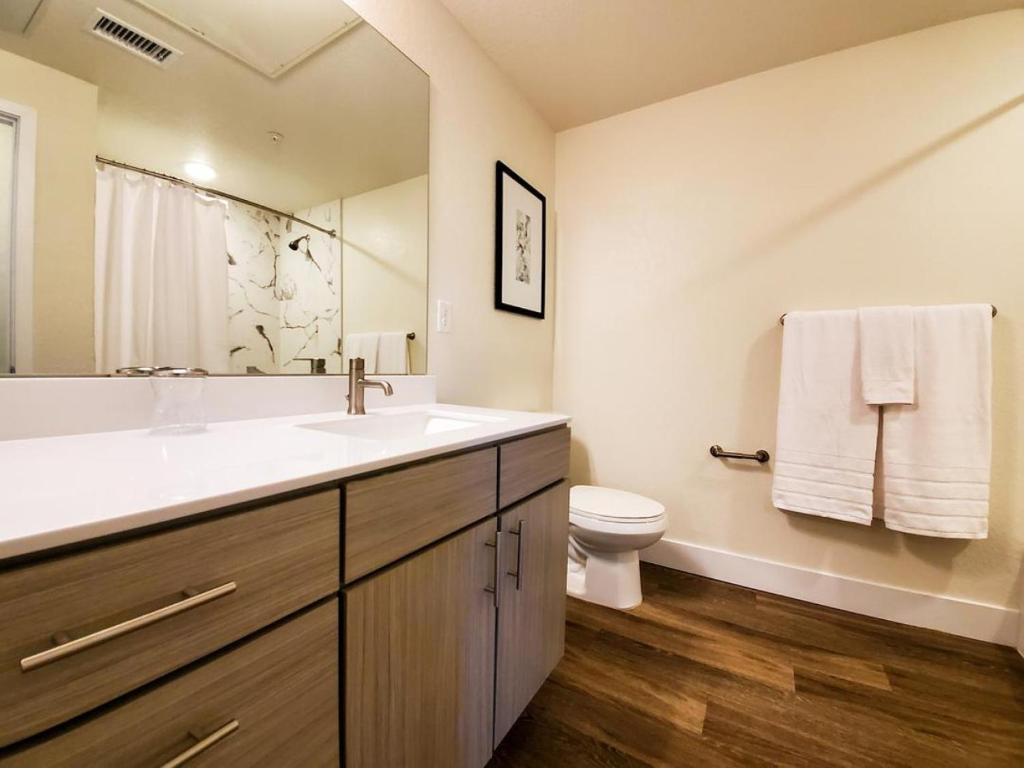 Landing Modern Apartment with Amazing Amenities (ID2121X26) image
