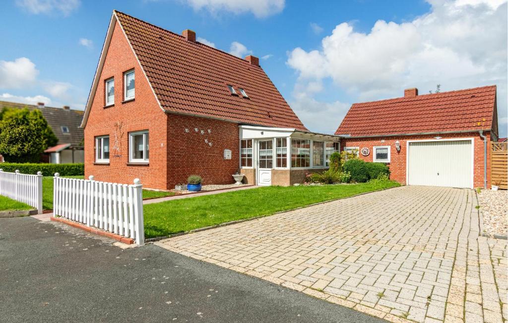 5 Bedroom Gorgeous Home In Krummhrn