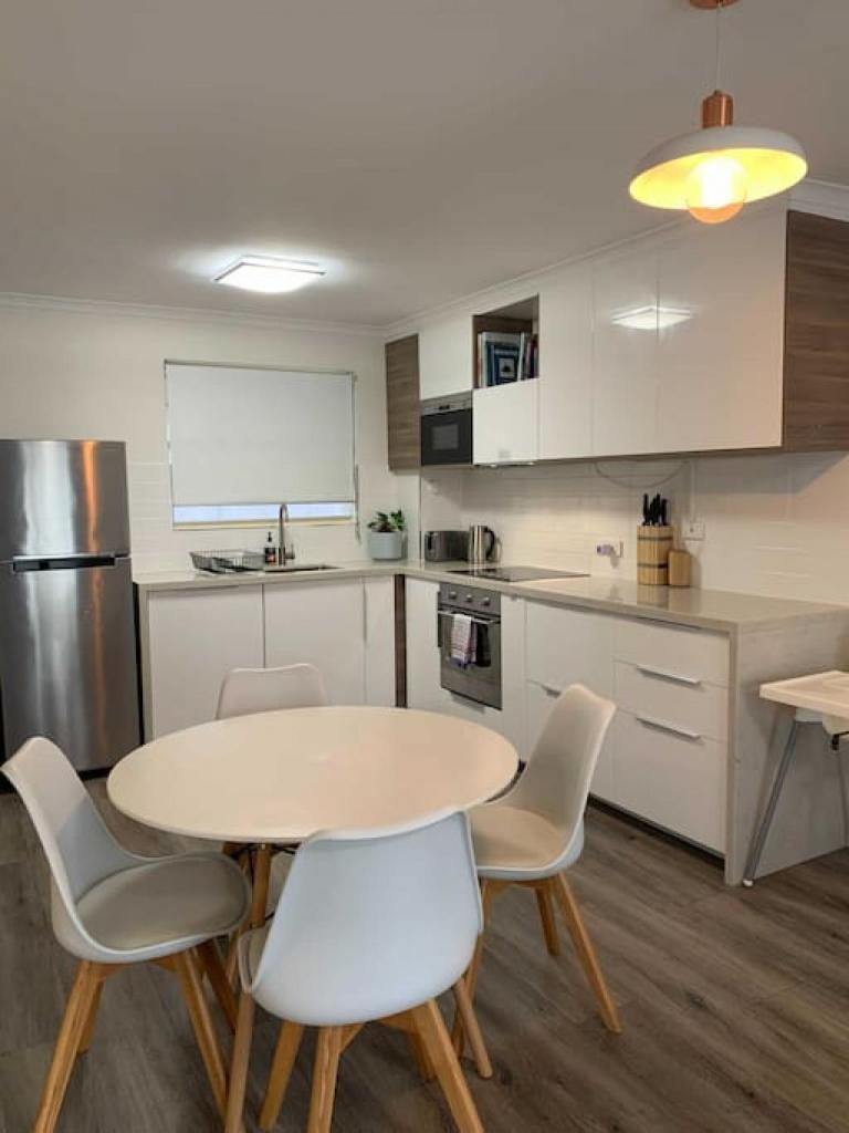 Grif3 Contemporary 2BR Apt w Free Parking photo 1