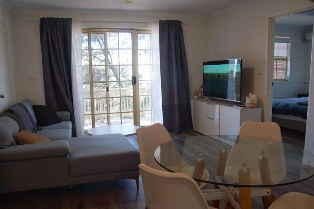 Grif3 Contemporary 2BR Apt w Free Parking photo 2
