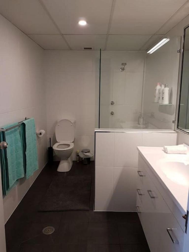 Grif3 Contemporary 2BR Apt w Free Parking photo 4