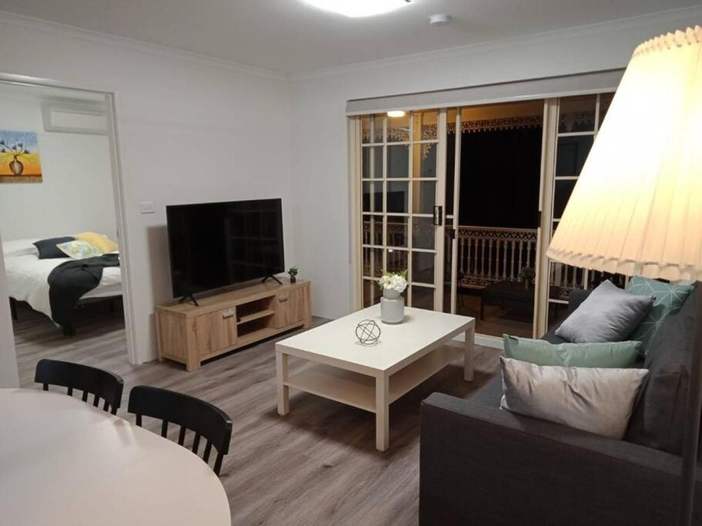 Grif5 Modern 2BR apartment with Parking