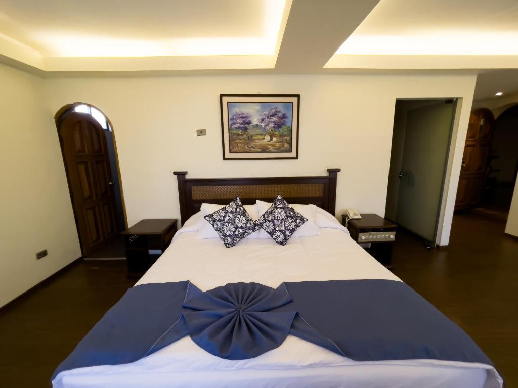 AVANTI HOTEL & CONVENTION CENTER photo 1
