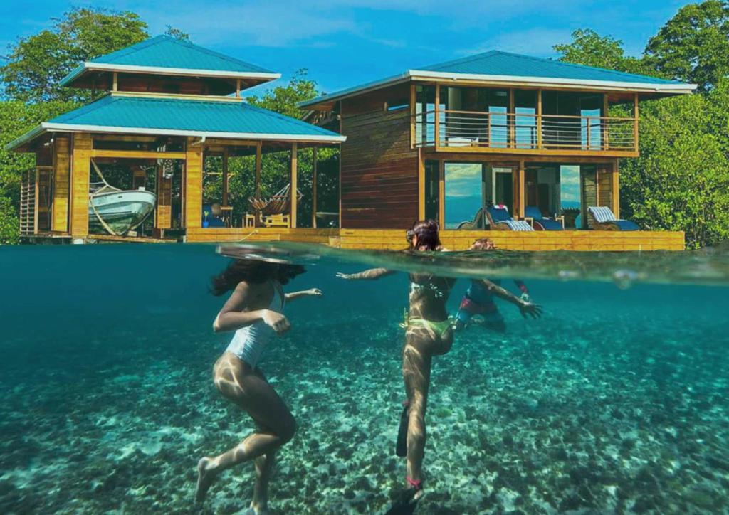 Bahia Coral Lodge photo 2