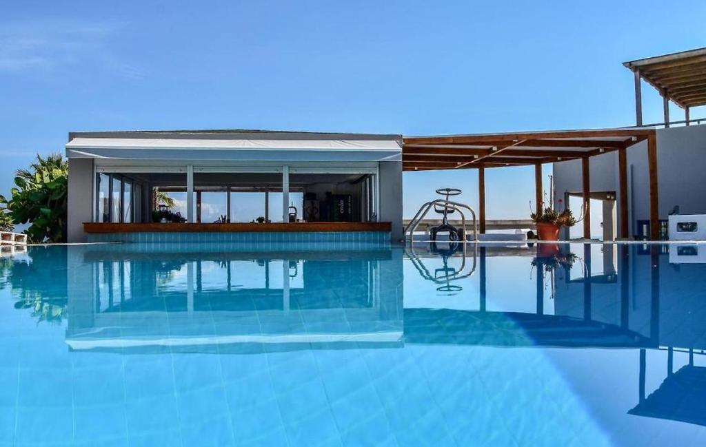 Yria Beach Hotel - Tap to explore photos