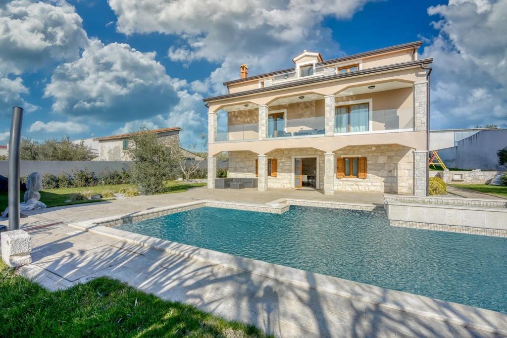 Villa Gambin photo 1