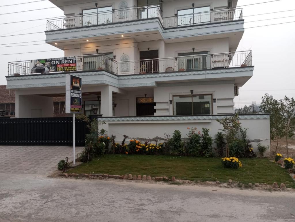 Hotel Luxe Heights Lahore photo 1