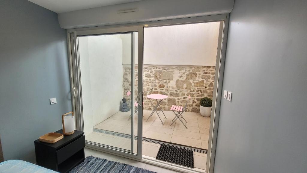 Appartement 2 CHAMBRES meuble a saix 48 m2 avec COUR photo 2